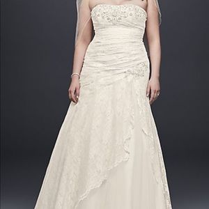 Ivory wedding dress